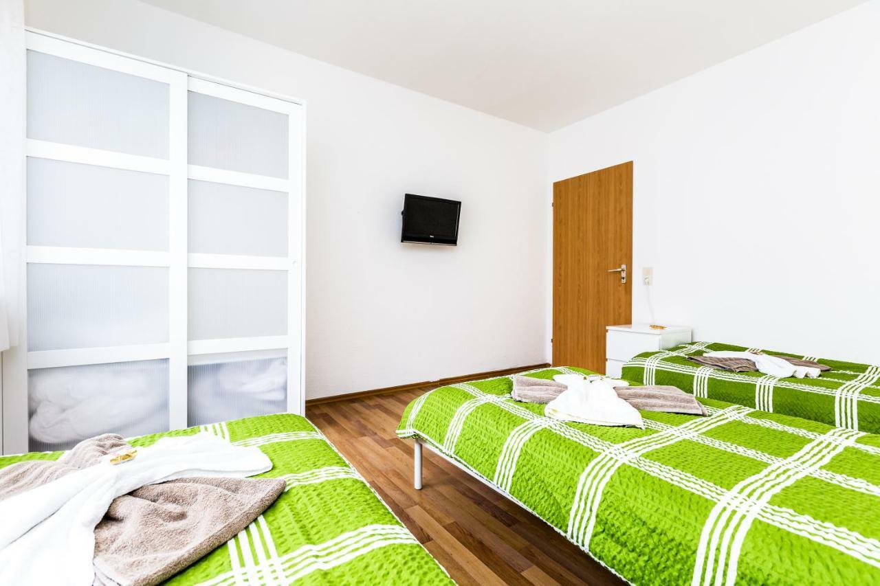 Workers Apartment Am Wiener Platz Cologne Extérieur photo